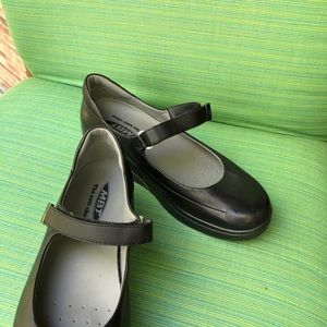 MBT Mary Jane’s, Black, new. 9.5.